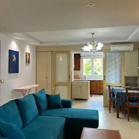 Chic Retreat - Stylish In Bllok, تيرانا