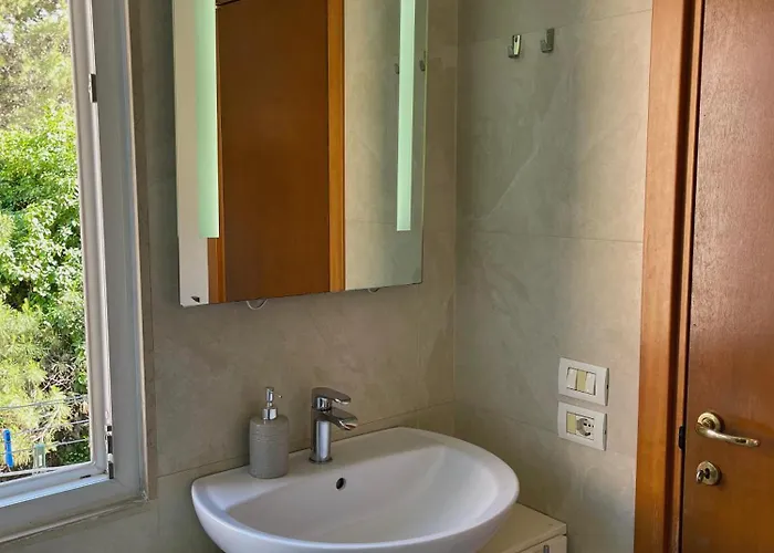 Chic Retreat - Stylish In Bllok, Apartament Tirana
