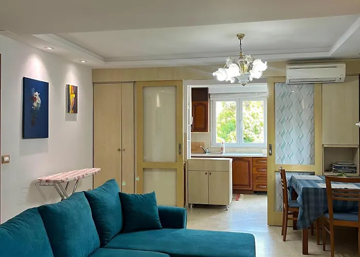 Chic Retreat - Stylish In Bllok, Tirana
