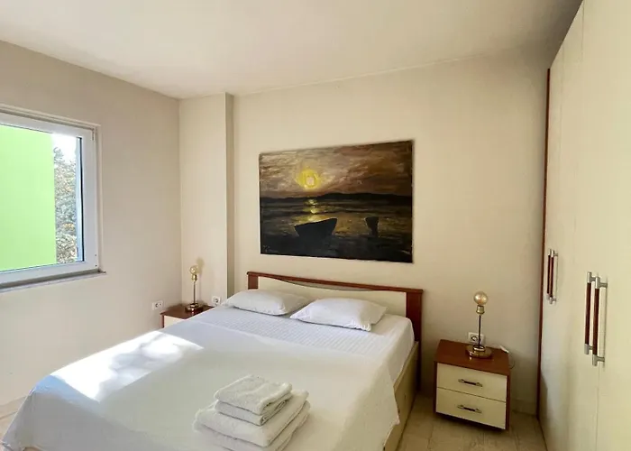 Chic Retreat - Stylish In Bllok, Tirana